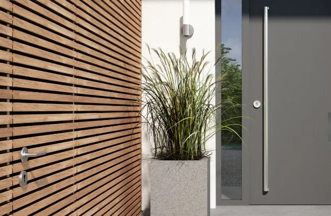 Jak konfigurator drzwi zewnętrznych pozwala dopracować szczegóły takie jak przeszklenia, pochwyty, aplikacje i kolorystyka?